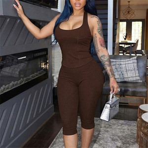 Conjunto Sexy de Verano 2026 para Mujer: Top Corto sin Mangas con Cuello Halter y Cordones, Pantalones Capri Ajustados con Estampado de Puntos - Product Image 3