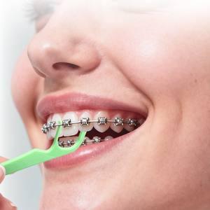 Brosses interdentaires multifonctions AJ Dental Floss Picks 2 en 1, <span class=keywords><strong>manche</strong></span> antidérapant, nettoyage en profondeur, élimination de la plaque <span class=keywords><strong>dentaire</strong></span>, doux pour les gencives, vert - Product Image 2