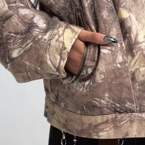 แจ็คเก็ตยีนส์ลำลองผู้ชายสไตล์สตรีท 14 ออนซ์ ขายส่ง ลายพรางพิมพ์ลายต้นไม้จริง ปกเสื้อแบบปกเชิ้ต แจ็คเก็ตบอมเบอร์ยีนส์ผู้ชาย - Product Image 5