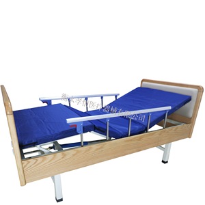 Cama de enfermería de madera maciza, manual, para el cuidado en el hogar de personas mayores, con barandillas laterales y ruedas. - Product Image 4