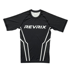 Rashguards MMA à manches courtes personnalisés avec logo sublimé, respirants et à séchage rapide, pour entraînement de combat, gym et boxe. - Product Image 2
