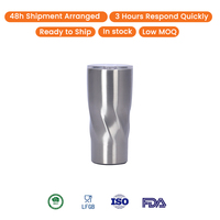En stock : Gobelet isotherme en acier inoxydable 304 (intérieur) et 201 (extérieur) avec corps torsadé et couvercle coulissant transparent pour café et eau