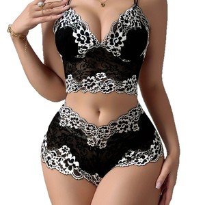 Completo Intimo Floreale in Pizzo Trasparente da Donna, Reggiseno a Triangolo con Spalline e Perizoma, Set 2 Pezzi Sexy con Dettagli Intrecciati - Product Image 5