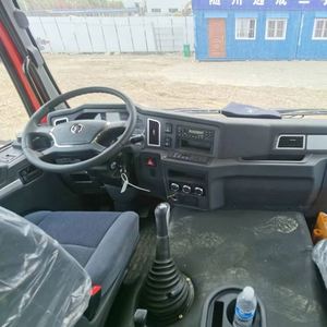 Camion grue Shacman Delong 8*4 avec flèche télescopique Zoomlion 14T à 5 sections, utilisation pratique - Product Image 5