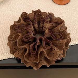 Chouchous de luxe 4 couches surdimensionnés en dentelle ajourée, chouchous en dentelle froissée style ballet, grands chouchous doux pour queue de cheval, vente en gros - Product Image 1