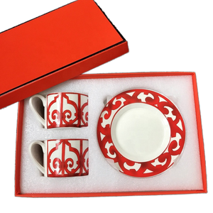 Vente chaude, vaisselle de luxe écologique pour restaurant occidental, service de table en porcelaine fine, motif en fer forgé rouge, modèle de tasse à café et soucoupe - Product Image 3
