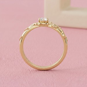 Anillo de compromiso solitario de diamante redondo con engaste oculto para joyería nupcial fina de diseño moderno - Product Image 4