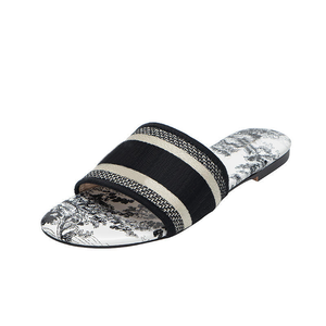 Sandali e Ciabatte di Lusso da Donna con Ricami, Design Elegante per Spiaggia - Product Image 3