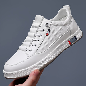 รองเท้าผ้าใบสีขาวสำหรับผู้ชาย รองเท้ากีฬาลำลอง ส้นเตี้ย พื้นยางกันลื่น รองเท้าหนังสำหรับใส่พักผ่อน - Product Image 3