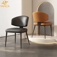 Chaise de salle à manger minimaliste italienne moderne de luxe, rembourrée en cuir PU, pieds en fer noir, pour la maison et les restaurants