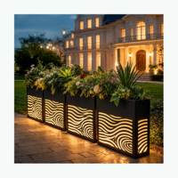 Jardinières métalliques sur mesure de grande taille avec éclairage intégré pour la division des espaces de restaurant