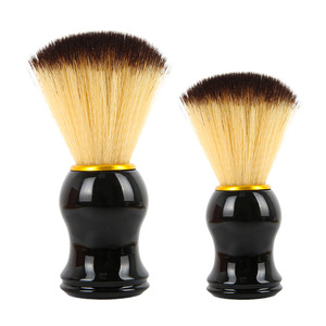 Brocha de afeitar Playboy con cerdas de nailon y mango negro para limpieza facial y afeitado masculino - Product Image 1