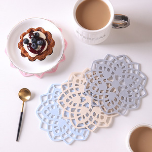 Silicone Flower Shape Heat Resistant <b>Mat</b> Anti Slip Quick Dry Table Pad For Kitchen Dining Cup <b>Plate</b> Protection - Product Image 2