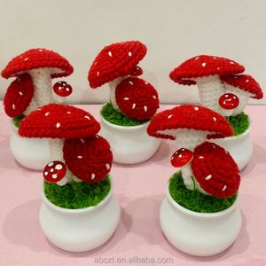 Maceta de hongos de ganchillo roja hecha a mano, mini, linda y terminada - Product Image 1