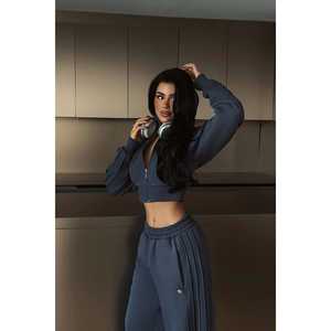 Ensemble de survêtement gris fumé à capuche et fermeture éclair, confortable, coupe-vent, respirant, conçu sur mesure pour le jogging hivernal, grande taille XXL, avec logo - Product Image 2