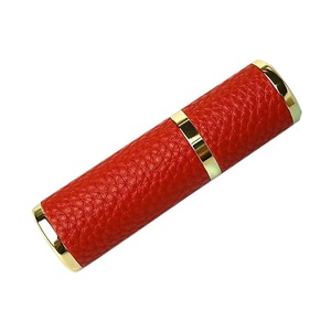 Flacon vaporisateur de parfum en cuir doré 5 ml, format voyage, avec bouteille intérieure en verre et design cousu main pour le stockage de parfums - Product Image 2