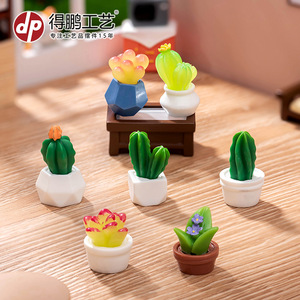 Miniatures de cactus succulents en résine, décorations en pot pour la maison et le bureau - Product Image 1