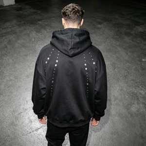 Sudadera con capucha y cremallera de alta calidad, estilo streetwear, para hombre, talla grande, con tachuelas, para otoño. - Product Image 3