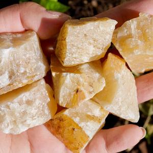 Vente en gros de pierres brutes d'aventurine jaune de haute qualité pour une décoration intérieure unique et des cadeaux de fêtes - Product Image 2