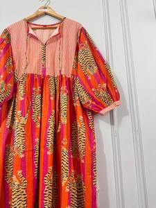 Robe mi-longue en coton pour femme, imprimé rayures tigrées, couleur vive, style ethnique bohème, coupe ajustée, boutonnée, collection été, boutique, teinte unie - Product Image 3