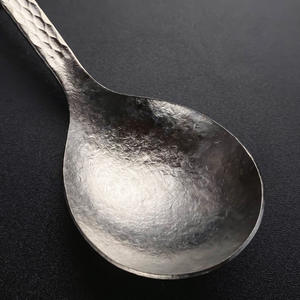 ช้อนไทเทเนียมบริสุทธิ์รูปทรงไม่สม่ำเสมอแบบพกพาสำหรับตั้งแคมป์ ช้อนทานอาหารสีพื้นพร้อมด้ามจับพับได้ - Product Image 2