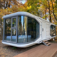 Maison mobile de luxe moderne en forme de capsule spatiale, maison mobile sur roues, hôtel de villégiature, bungalow mobile