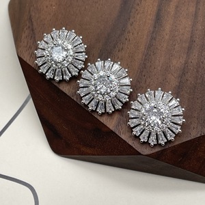 Jfzb098 Độc Đáo Thiết Kế Sang Trọng Tùy Chỉnh Hoa Rhinestone Pha Lê Zircon Nút Cho Áo Len/Áo Phụ Nữ Phụ Kiện May Mặc - Product Image 3