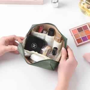 Bolsa Organizadora de Maquillaje Personalizada de Poliéster, Bolsa de Viaje Portátil para Artículos de Aseo, Bolsa de Almacenamiento de Maquillaje de Nailon con Asa - Product Image 3