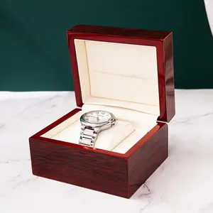 Travesseiro de couro PU luxuoso com acabamento em laca de madeira vermelho embalagem de relógio único caixa de presente estoque interno atacado
