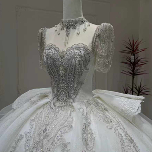 Robes de mariée de luxe modernes Xx25, faites à la main, avec appliques en cristal, robe de bal de chapelle longue jusqu'au sol, élégante, manches courtes - Product Image 2