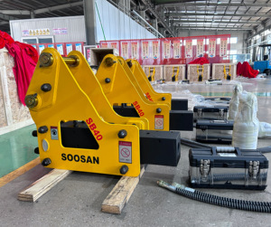 SOOSAN เบรกเกอร์ไฮดรอลิกรุ่น SB40 ชนิดด้านข้าง เหมาะสําหรับรถขุดขนาดเล็ก รถแบคโฮหน้าตักหลังขุด รถตักดินสําหรับงานรื้อถอนขนาดเล็ก - Product Image 1