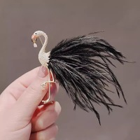 Sens du luxe, broche flamant rose plume, corsage délicat et haut de gamme pour femme, tempérament, épingle, personnalité, costumes, manteaux, accès