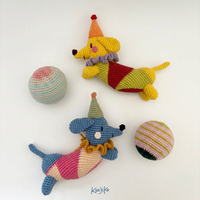 Animal en crochet personnalisé fait main, Teckel de cirque en amigurumi, faible MOQ, peluche pour enfants, cadeau