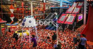 Aire de jeux intérieure commerciale colorée avec trampoline, zone de basketball, zones de divertissement, enclos sécurisés, enfants, adultes, centre commercial, mousse PVC, sécuritaire - Product Image 5