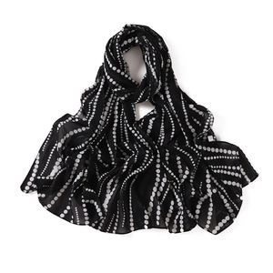 ผ้าคลุมไหล่ชีฟองโพลีเอสเตอร์เนื้อนุ่มคุณภาพสูง พรีเมียม จีบย่นอย่างดี ลายดอกไม้ ปี 2024 สำหรับชาวมุสลิม - Product Image 5