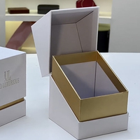 Kotak kemasan lilin putih kaku bertekstur 120gsm leher Linen warna emas buatan tangan mewah dengan sisipan busa