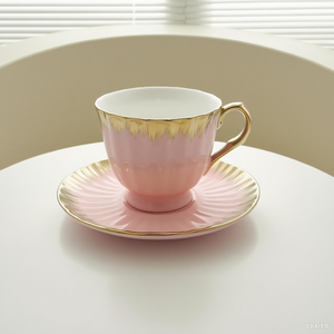 Набор из 13 предметов: Роскошный арабский керамический кофейно-чайный сервиз с индивидуальным логотипом, розовый чайник, 6 чашек с блюдцами, золотые чайные чашки – Экологичный, для чайной церемонии - Product Image 2