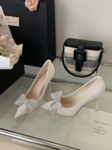 <span class=keywords><strong>Con</strong></span> fiocco <span class=keywords><strong>bianco</strong></span> in maglia di cristallo <span class=keywords><strong>con</strong></span> tacchi alti femminili décolleté Sexy da ballo <span class=keywords><strong>con</strong></span> <span class=keywords><strong>tacco</strong></span> sottile e punta - Product Image 4