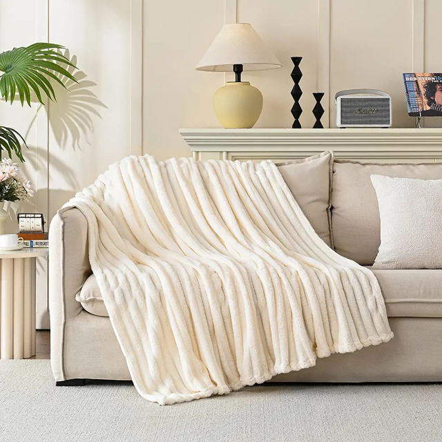 Modern Rabbit Plush 100% Polyester Raschel Knitted Blanket for Winter Comfort