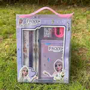 Lindo Juego de Papelería Kawaii de Cinco Piezas para Regalos de Cumpleaños Infantiles y Uso en la Oficina, Incluye Libros, Pins, Caja de Plástico de Color Personalizado - Product Image 4