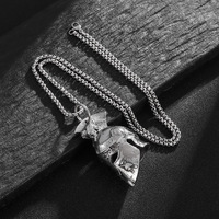 Yunnique Collier Pendentif Casque de Guerrier Romain en Acier Titane, Design Géométrique Asymétrique, Style Masque Grec Ancien pour Homme, Cadeau