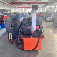 Machine de formage à rouleaux pour coudes de gouttières et de descentes d'eau en fer, avec moteur, boîte de vitesses, pompe et roulement