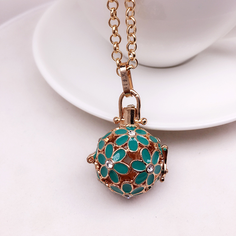 Green gold with chain