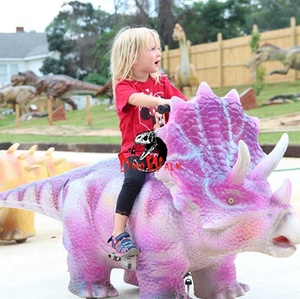 Manège de dinosaures pour enfants dans un parc d'attractions - Product Image 4