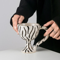 Tasse à café décorative en céramique de style INS vintage fait à la main 300ml pour les amis de la maison anniversaire Logo personnalisé cadeau de costume en céramique chic
