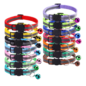 Collar Reflectante Luminoso para Gatos con Hebilla de Seguridad, Ajustable, con Diseño de Rayas y Campana, para Gatos y Perros - Product Image 1