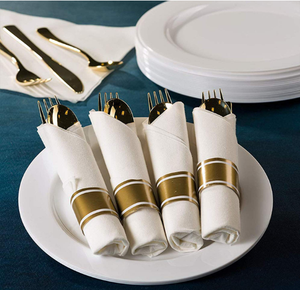 Ensemble de couverts dorés pré-roulés avec serviette aspect lin pour mariage, traiteur, fête, événement – Vaisselle jetable élégante en gros avec logo personnalisé - Product Image 1