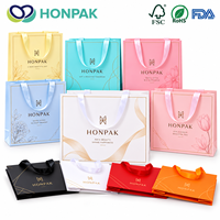 Sac en papier cadeau de luxe personnalisé HONPAK avec poignée en ruban pour les boutiques de détail, les bijoux, les cosmétiques et l'emballage de marques haut de gamme