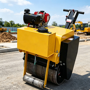 Petit <span class=keywords><strong>rouleau</strong></span> compresseur à tambour unique <span class=keywords><strong>pour</strong></span> la réparation des autoroutes et des voies express, la compactation des bandes de bordure et des espaces étroits - Product Image 1