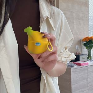 เคสซิลิโคนกันกระแทกสำหรับหูฟังไร้สายรุ่น Pro และรุ่นที่ 1/2/4 ลายกล้วยน่ารัก - Product Image 1